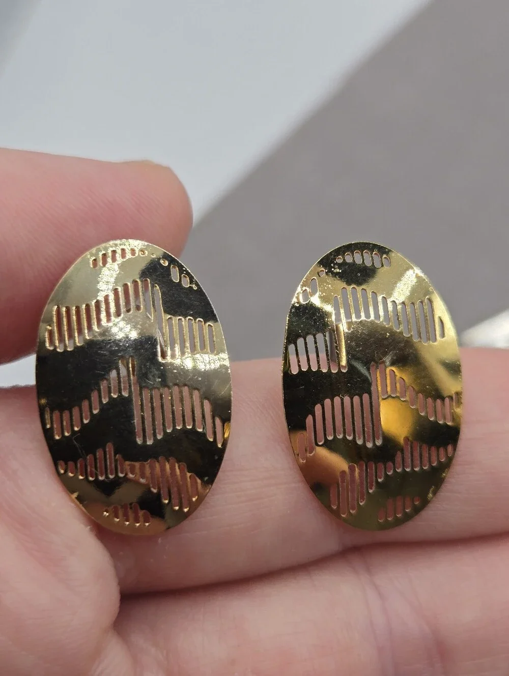 Gold Oval Egg Stud Earrings Cut Out Vintage 80s 90s Lightweight Boho Western